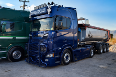 blue_scania_parked